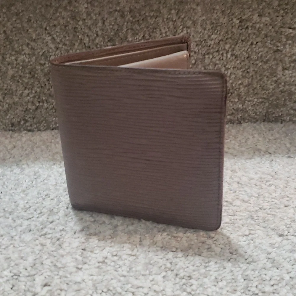 Louis Vuitton Grey Epi bifold wallet Authentic